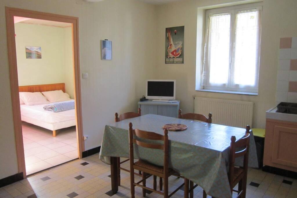 Appartement Rdc Maison De Village Savignac-les-Ormeaux Ngoại thất bức ảnh